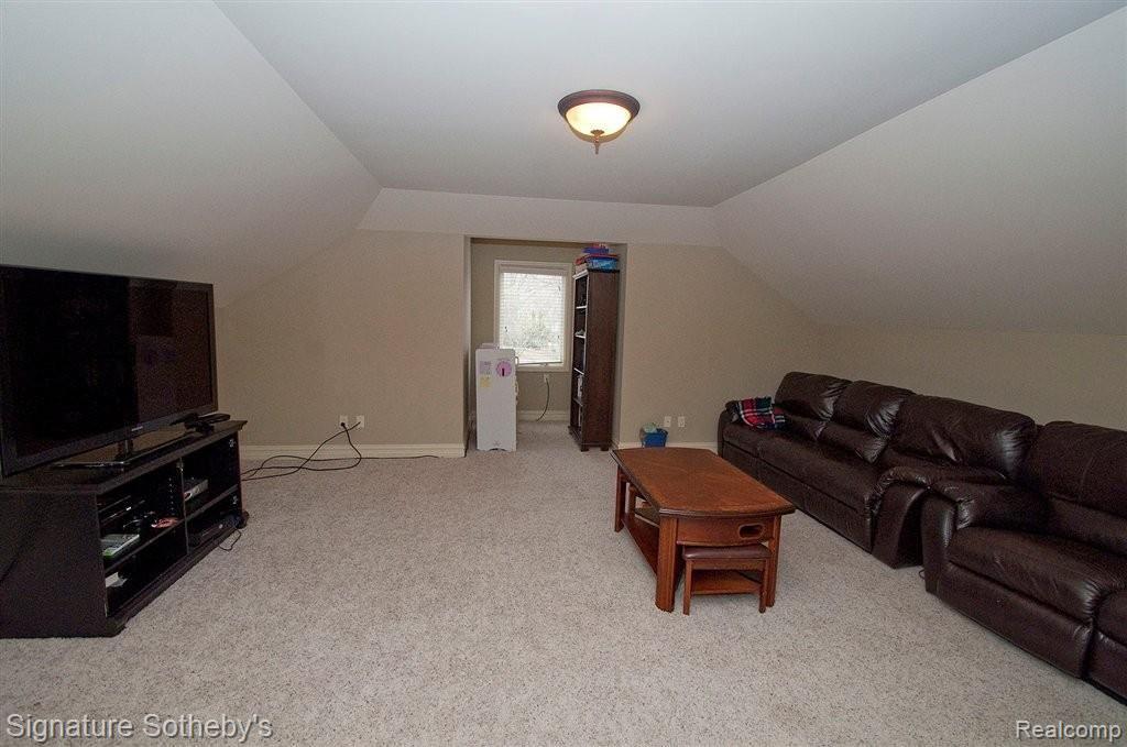 950 Southdown Road Bloomfield Hills, MI 48304 - Photo 14 of 26 Family Room