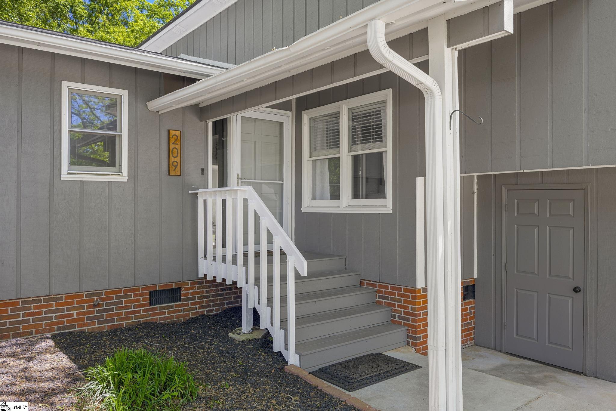 209 Tollgate Road Simpsonville, SC 29681 - Photo 4 of 38