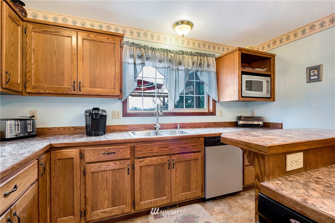 3470 Mountain View Road Ferndale, WA 98248 - Photo 12 of 24 Gallery Image 12