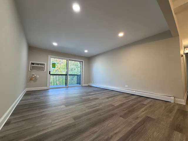 $230,000 | 100 Willow Lane, Unit 201B, Willow Springs, IL 60480