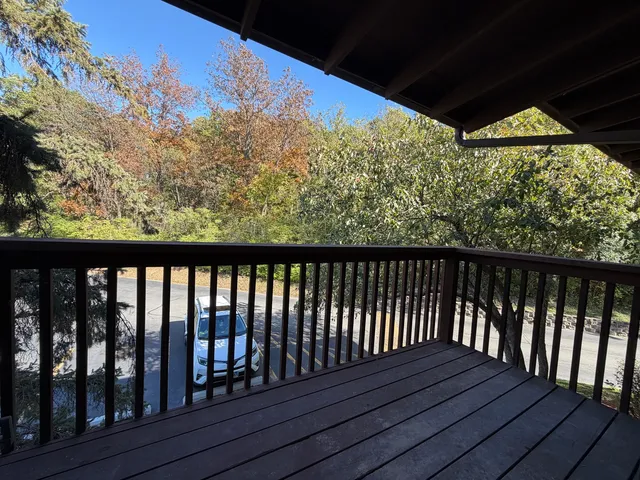 $230,000 | 100 Willow Lane, Unit 201B, Willow Springs, IL 60480