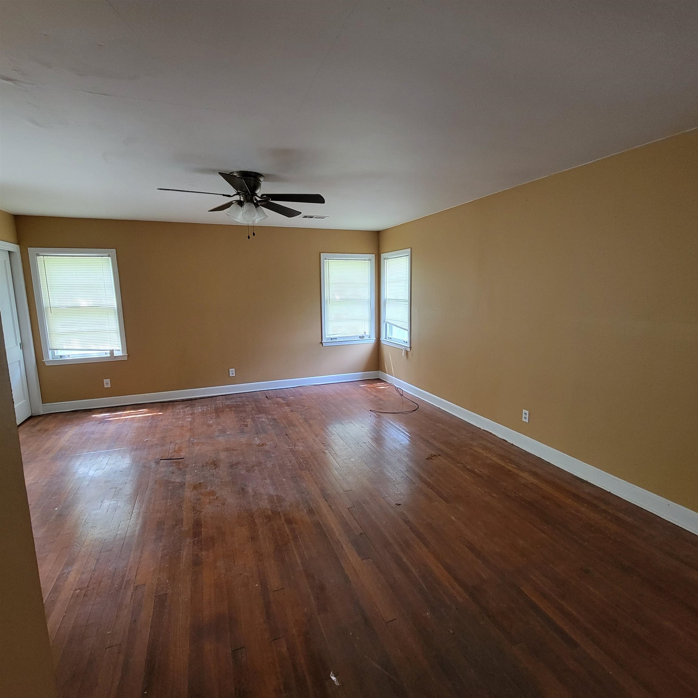 963 Rutgers Road Memphis, TN 38106 - Photo 11 of 21 wooden floor in an empty room with a window