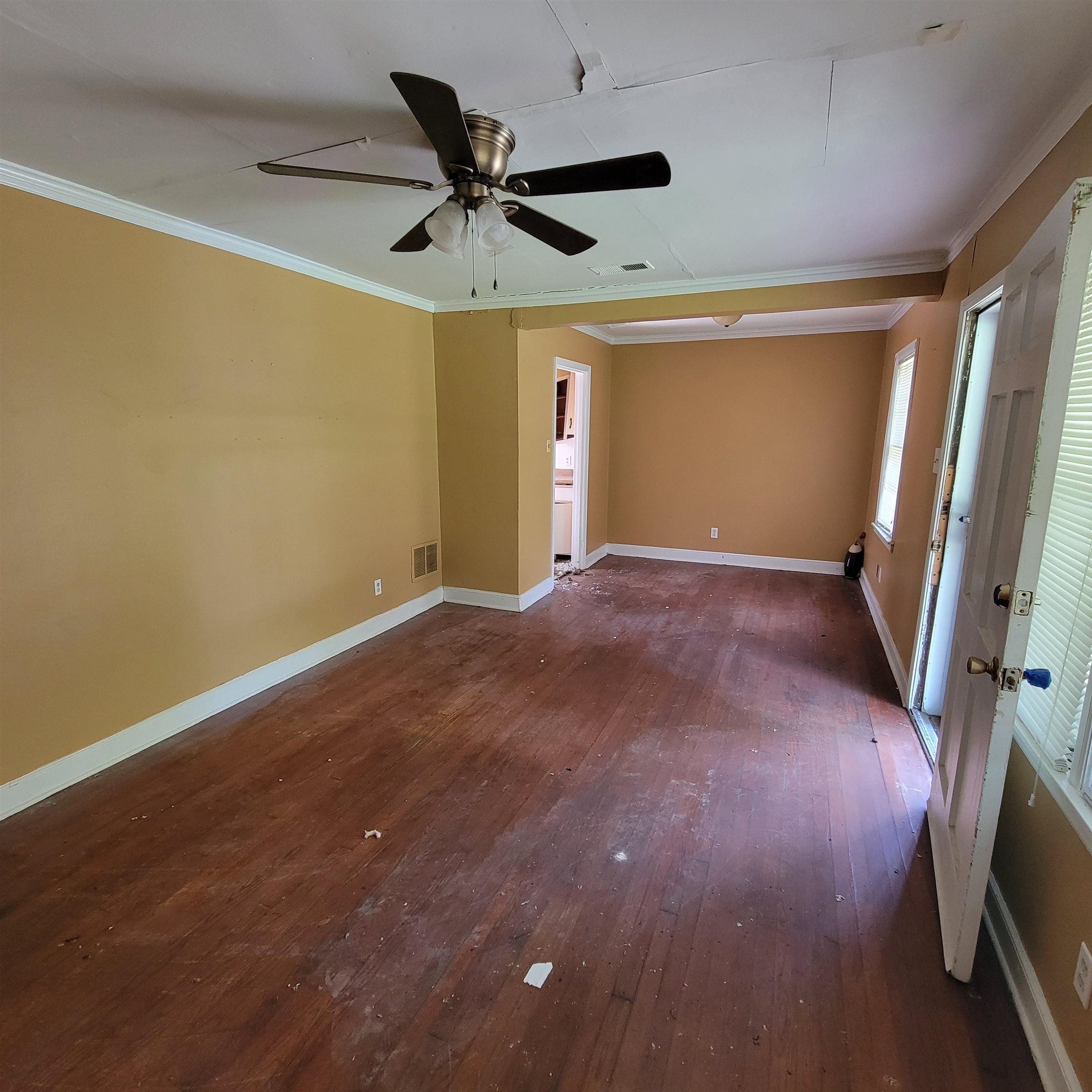 963 Rutgers Road Memphis, TN 38106 - Photo 6 of 21 a view of a livingroom with a ceiling fan and wooden floor