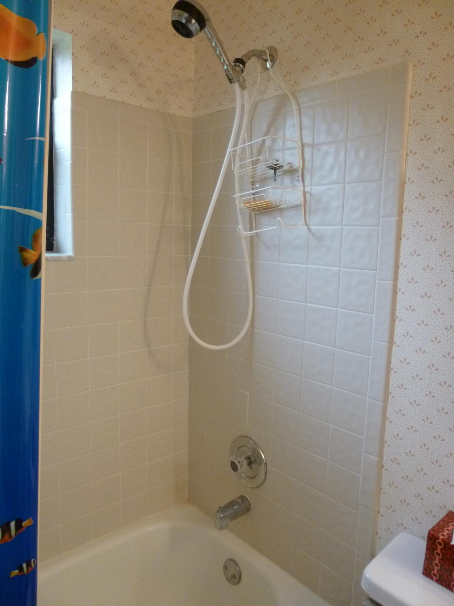 19522 Hampton Drive Boca Raton, FL 33434 - Photo 32 of 44 2nd bath - tub/shower