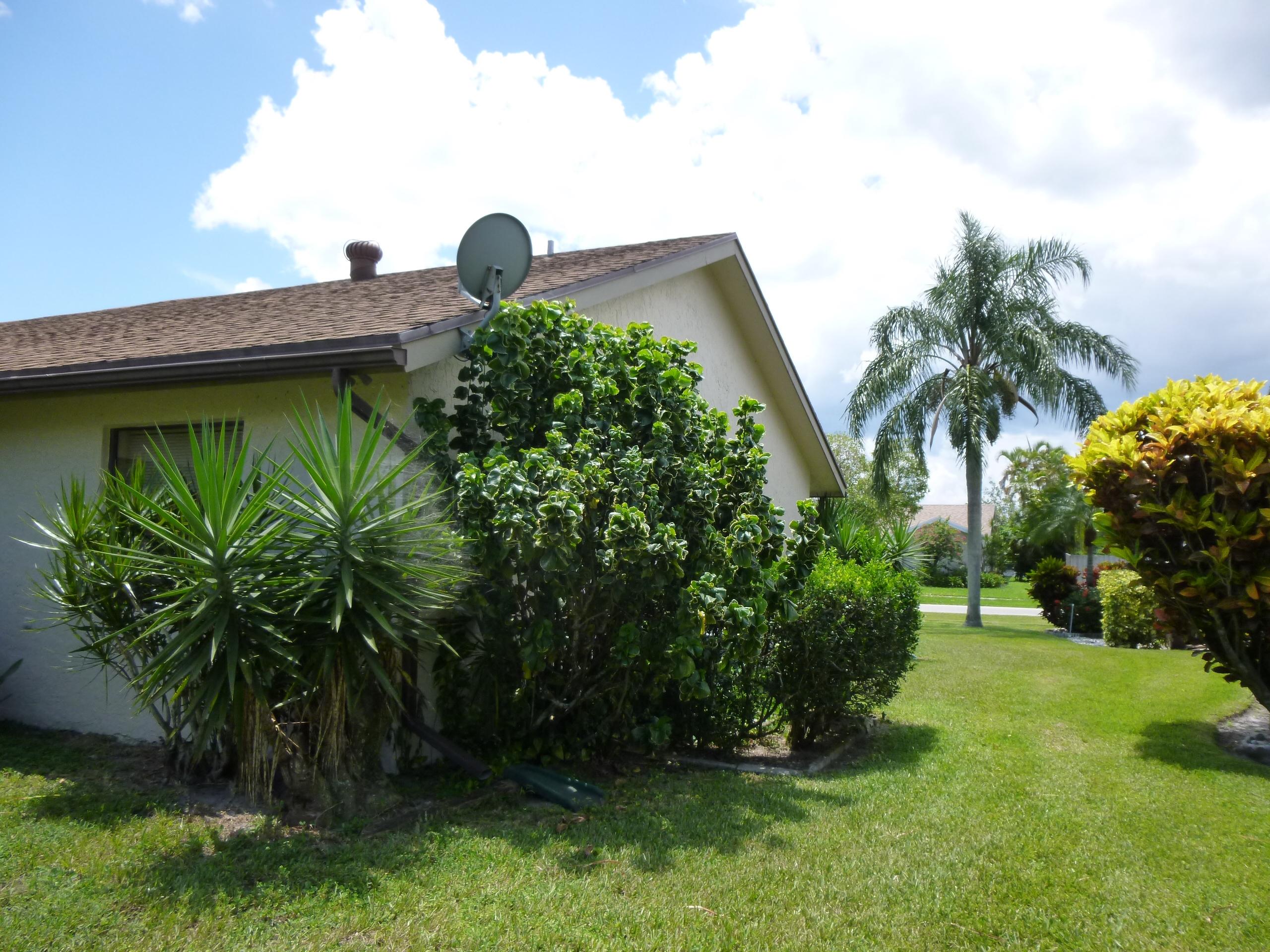 19522 Hampton Drive Boca Raton, FL 33434 - Photo 4 of 44 Northside from back