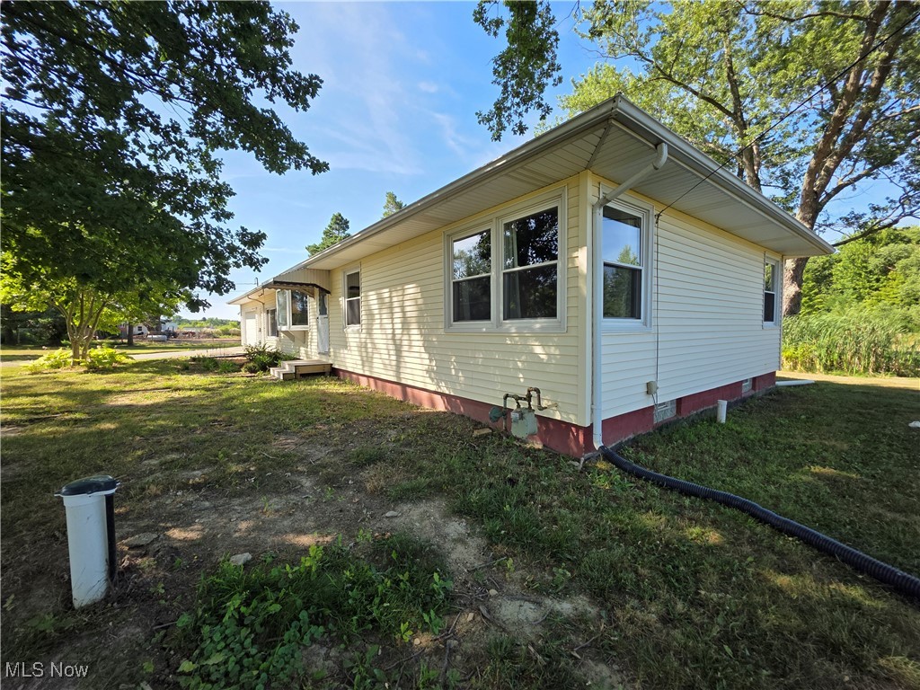 3154 Jefferson Road Ashtabula, OH 44004 - Photo 29 of 31 Right Side Elevation