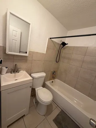 $1,700 | 1305 Northwest 2nd Avenue, Unit 2, Pompano Beach, FL 33060