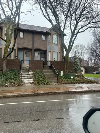 $2,200 | 395 Alexander Street, Unit UN12, Rochester, NY 14607