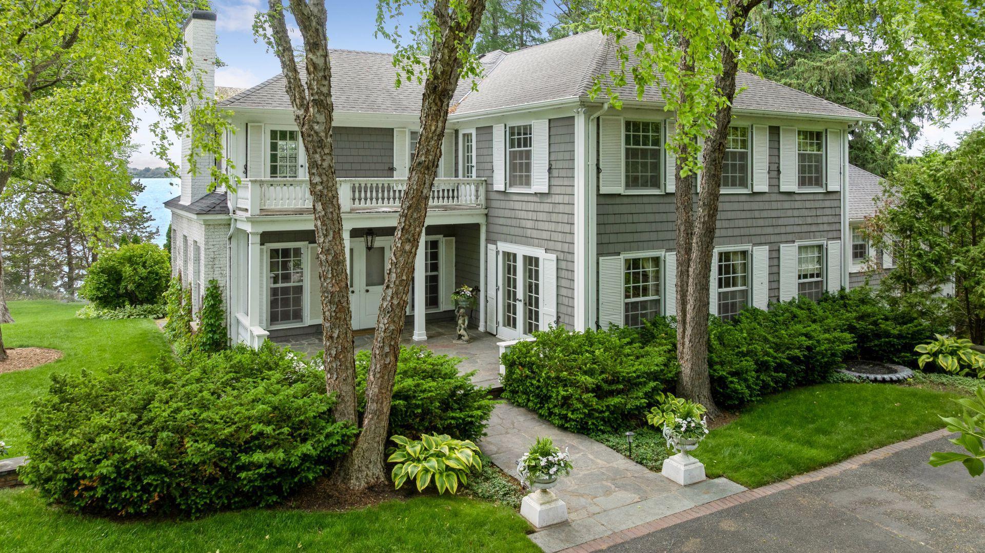 547 Harrington Road Wayzata, MN 55391 - Photo 3 of 19 Gallery Image 3