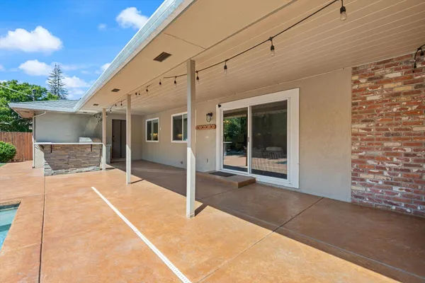 $989,500 | 5808 O Street, Sacramento, CA 95819