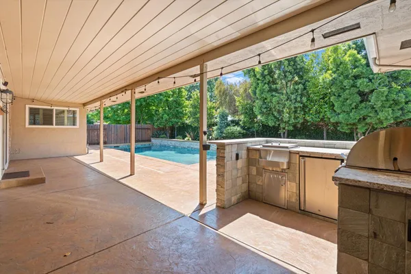 $989,500 | 5808 O Street, Sacramento, CA 95819