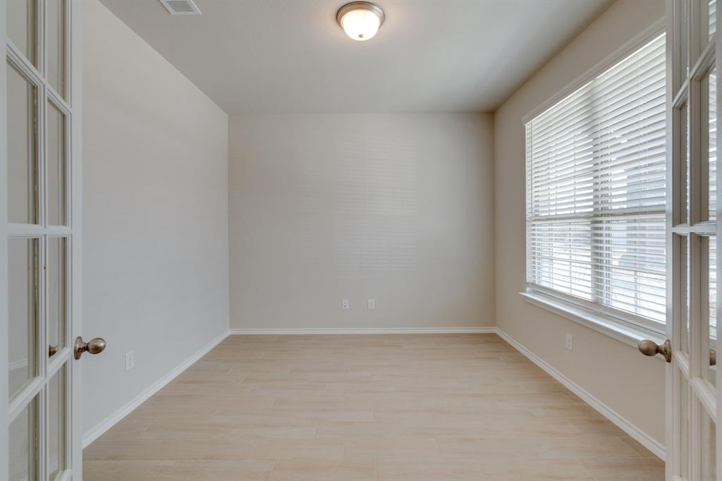 707 Ranchvale Lane Arlington, TX 76002 - Photo 4 of 40