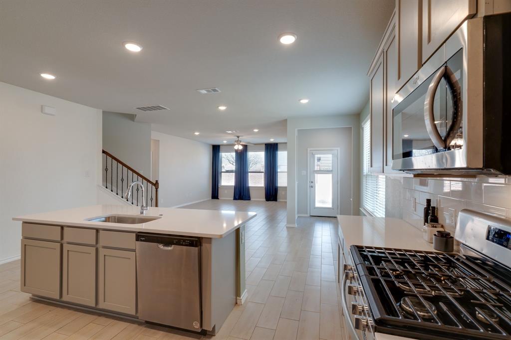 707 Ranchvale Lane Arlington, TX 76002 - Photo 10 of 40