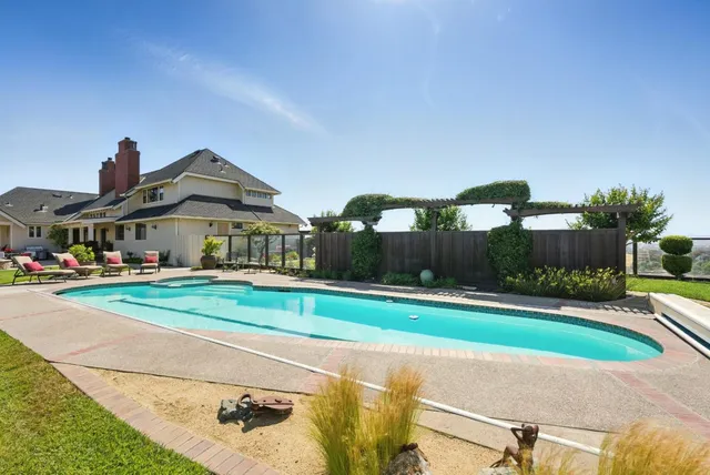 $2,475,000 | 2525 Bridle Path Drive, Gilroy, CA 95020