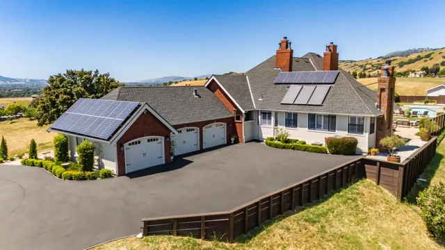 $2,475,000 | 2525 Bridle Path Drive, Gilroy, CA 95020