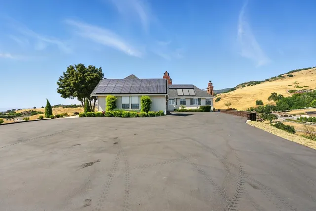 $2,475,000 | 2525 Bridle Path Drive, Gilroy, CA 95020