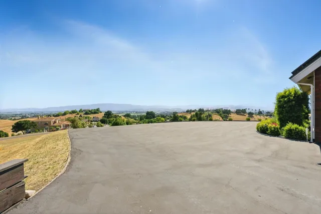 $2,475,000 | 2525 Bridle Path Drive, Gilroy, CA 95020