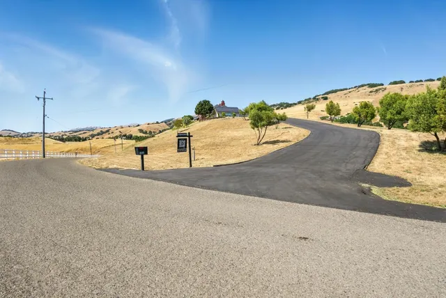 $2,475,000 | 2525 Bridle Path Drive, Gilroy, CA 95020