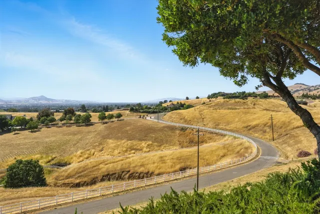 $2,475,000 | 2525 Bridle Path Drive, Gilroy, CA 95020
