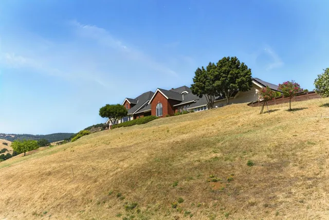 $2,475,000 | 2525 Bridle Path Drive, Gilroy, CA 95020