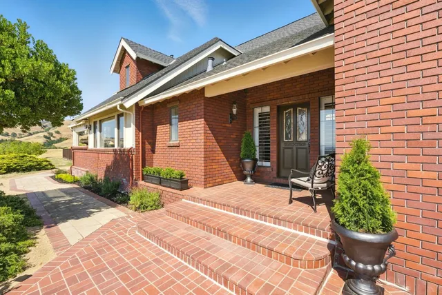 $2,475,000 | 2525 Bridle Path Drive, Gilroy, CA 95020