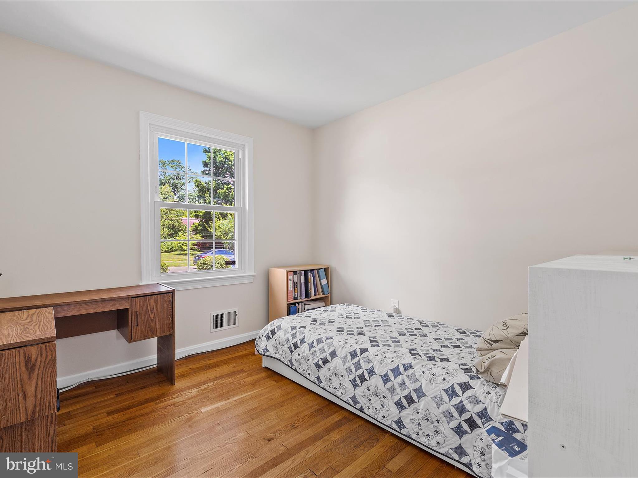 10525 Edgemont Drive Adelphi, MD 20783 - Photo 15 of 36 a bedroom with a bed and a table in it