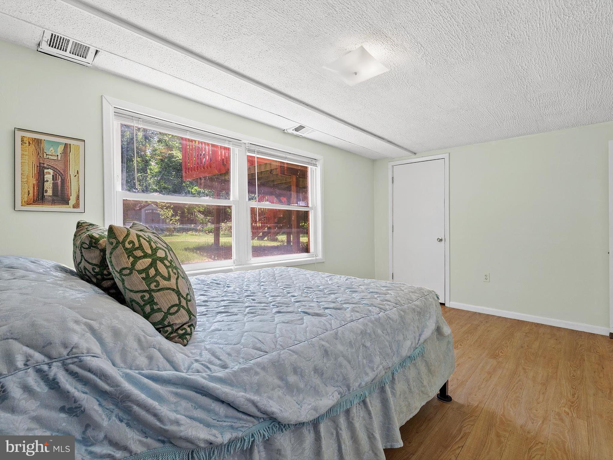 10525 Edgemont Drive Adelphi, MD 20783 - Photo 22 of 36 a bedroom with a large bed and a window