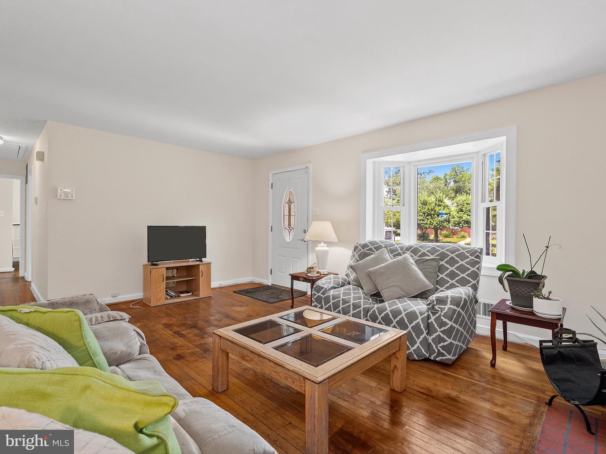 10525 Edgemont Drive Adelphi, MD 20783 - Photo 6 of 36 a living room with furniture and a flat screen tv