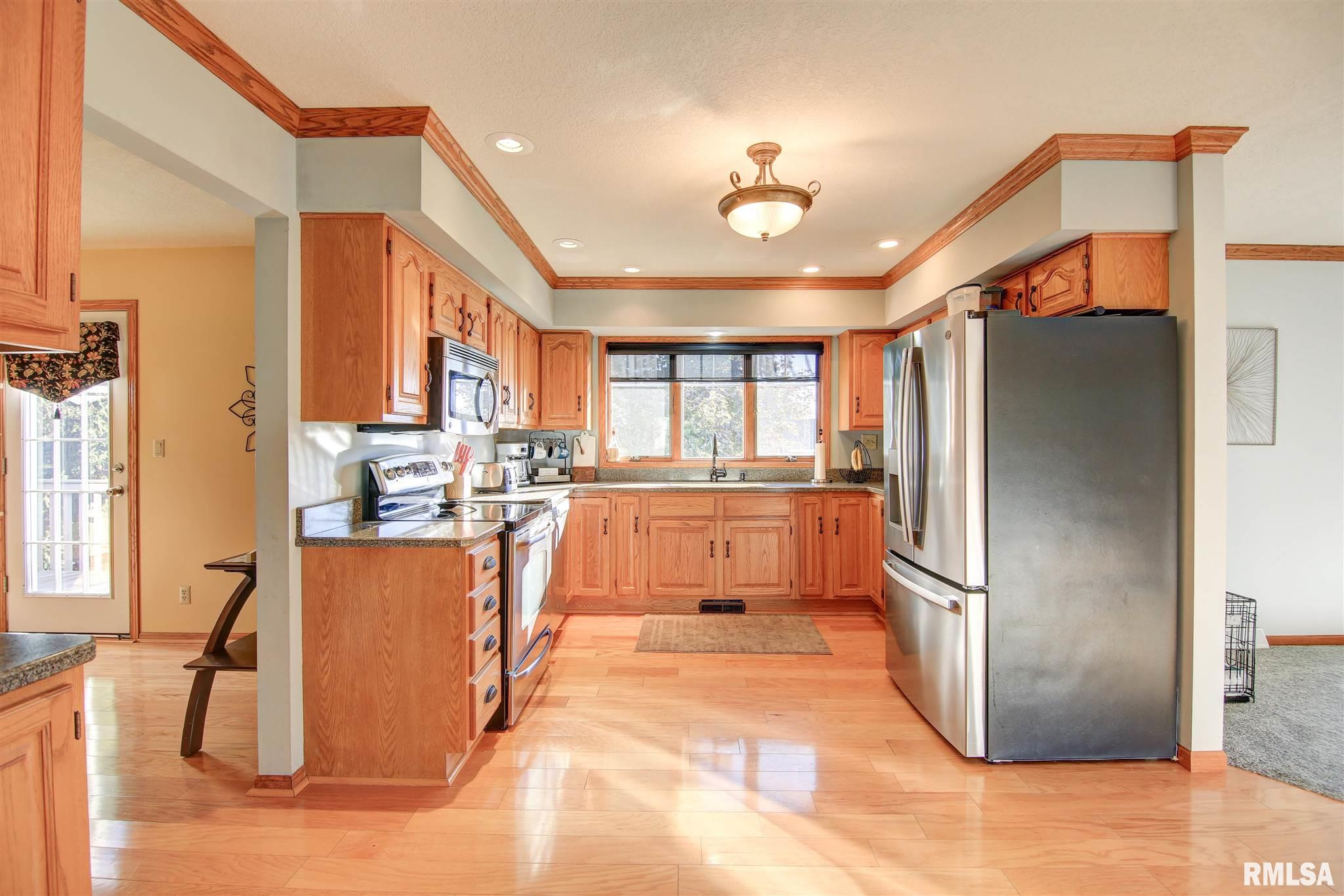 3231 Tower Court Clinton, IA 52732 - Photo 8 of 30 Gallery Image 8