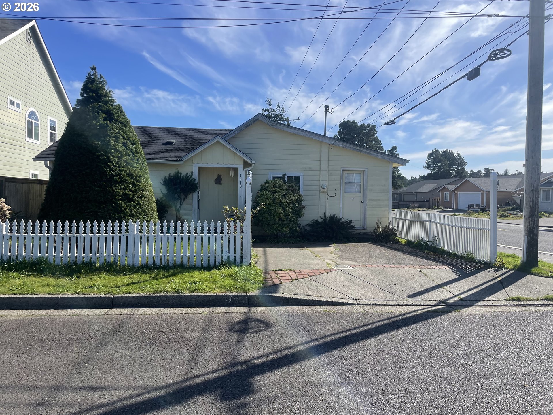 1610 36th Street Florence, OR 97439 - Photo 1 of 22