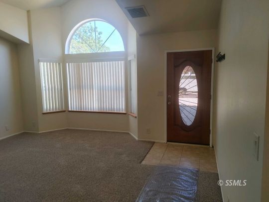 609 East Wilson Avenue Ridgecrest, CA 93555 - Photo 3 of 32 an empty room with windows