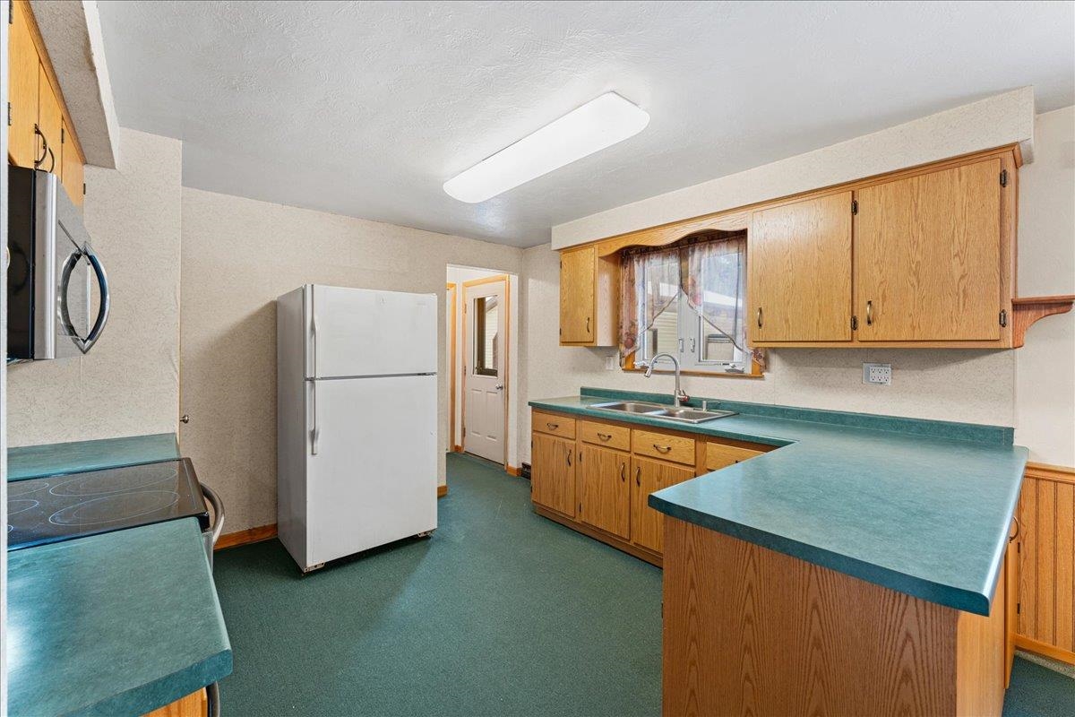 705 2nd Street Kewaunee, WI 54216 - Photo 17 of 38