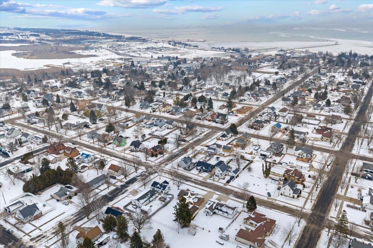 705 2nd Street Kewaunee, WI 54216 - Photo 4 of 38