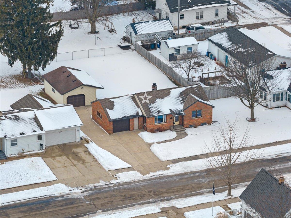 705 2nd Street Kewaunee, WI 54216 - Photo 5 of 38