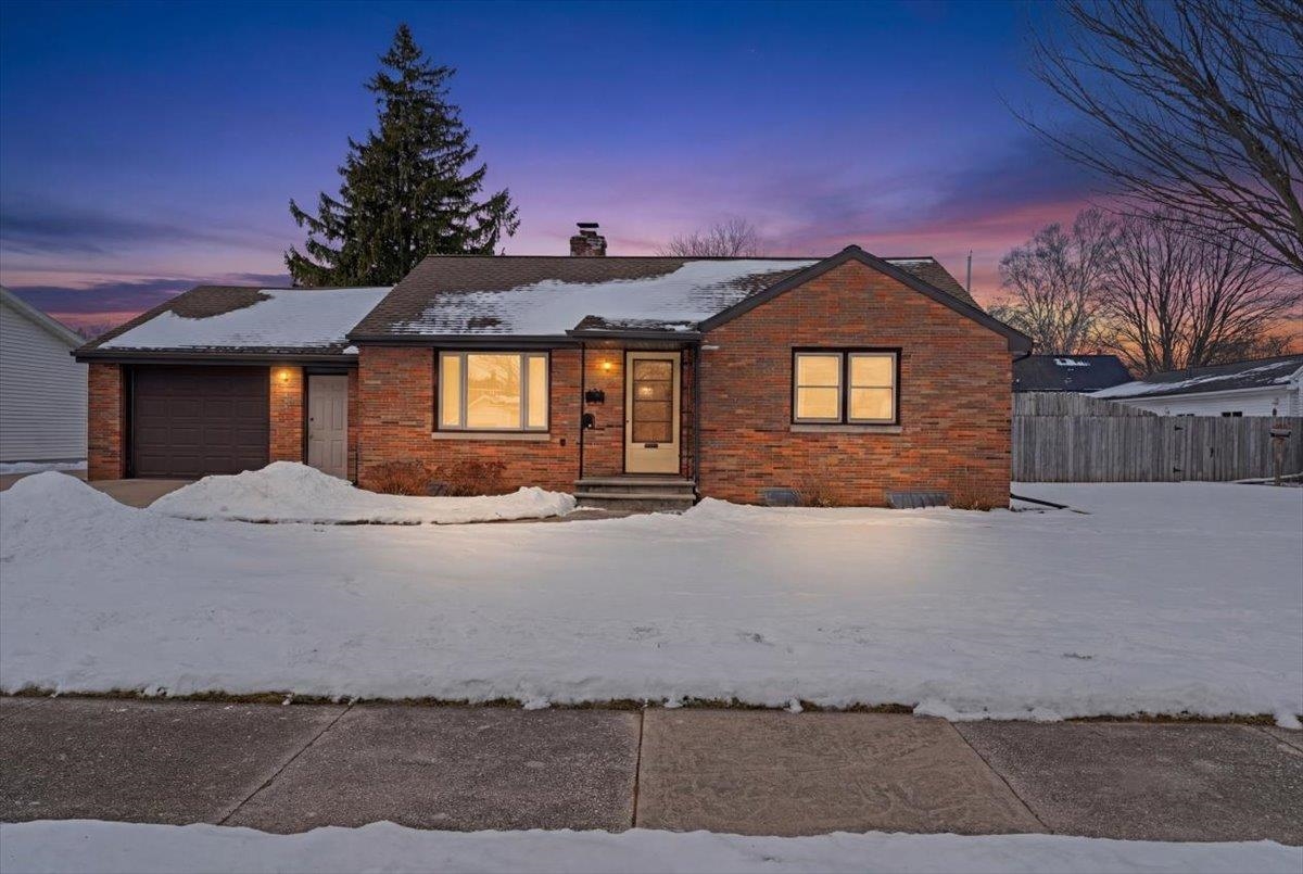 705 2nd Street Kewaunee, WI 54216 - Photo 8 of 38