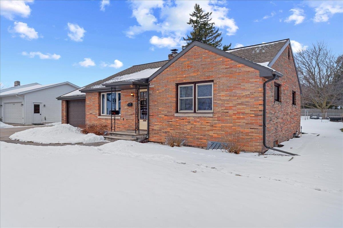 705 2nd Street Kewaunee, WI 54216 - Photo 10 of 38