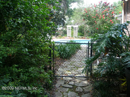 4650 River Point Road Jacksonville, FL 32207 - Photo 15 of 19 Gate leading to the back yard