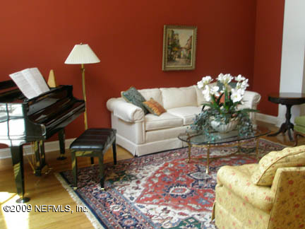 4650 River Point Road Jacksonville, FL 32207 - Photo 4 of 19 Living room