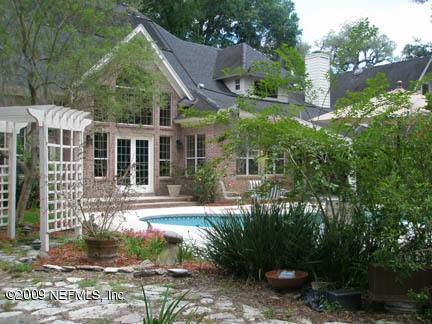 4650 River Point Road Jacksonville, FL 32207 - Photo 10 of 19 Beautifully landscaped exterior