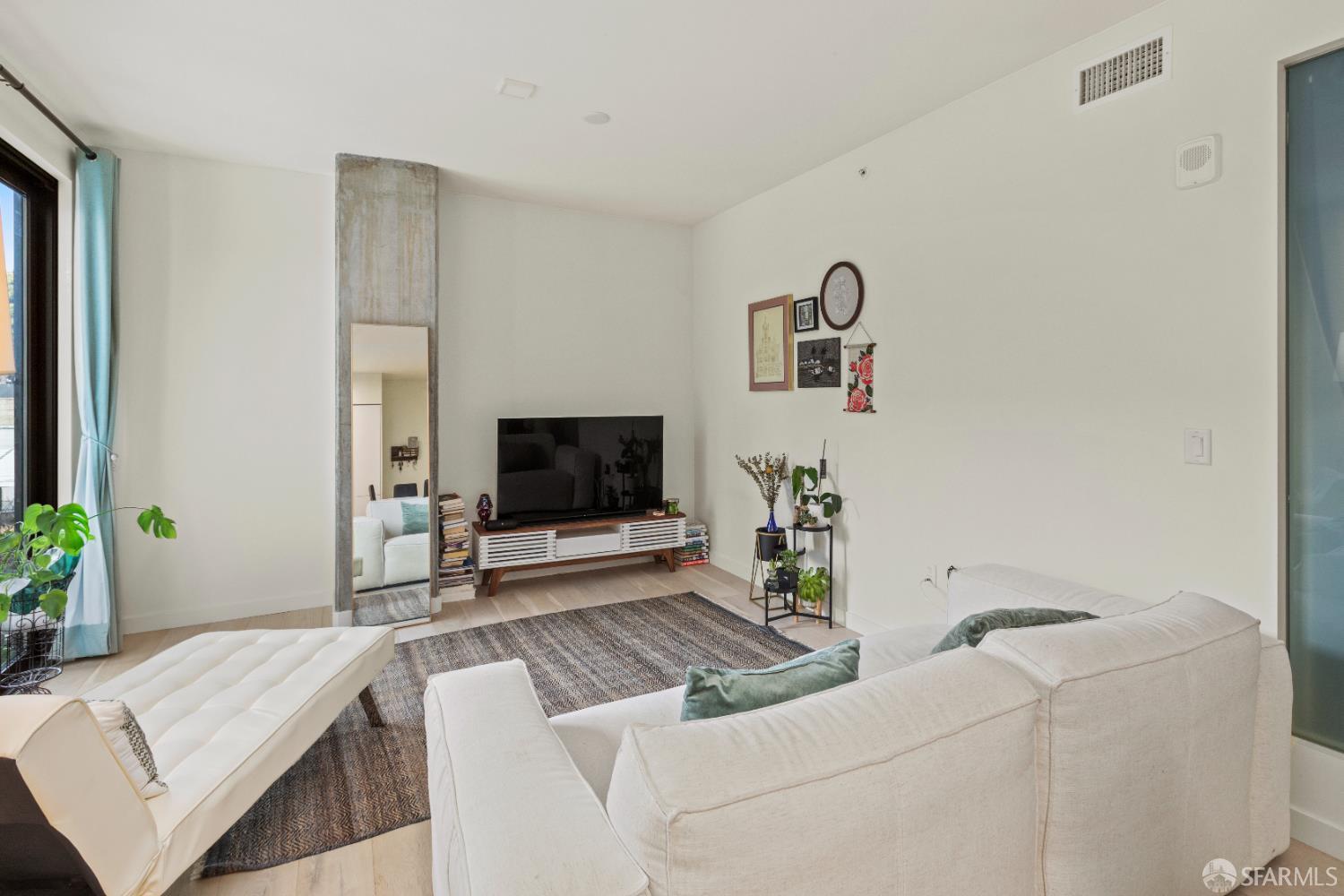 Arkansas Street San Francisco, CA 94107 - Photo 13 of 32 a living room with furniture and a flat screen tv