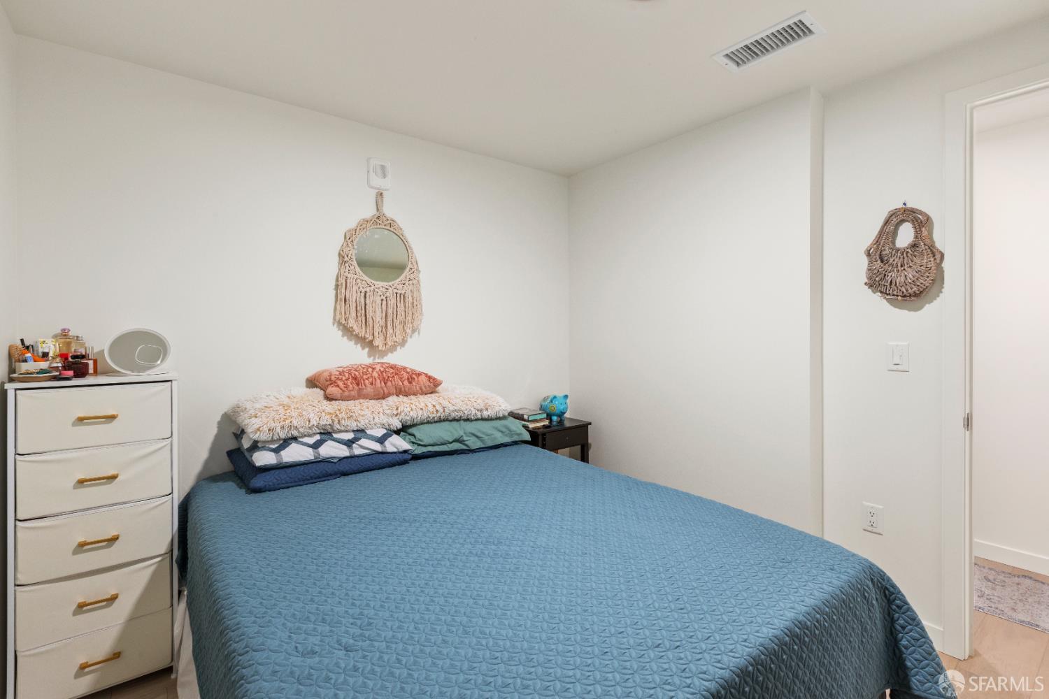 Arkansas Street San Francisco, CA 94107 - Photo 10 of 32 a bedroom with a bed and a window