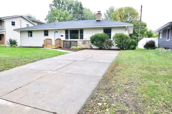 $399,000 | 915 Fuller Street South, Shakopee, MN 55379