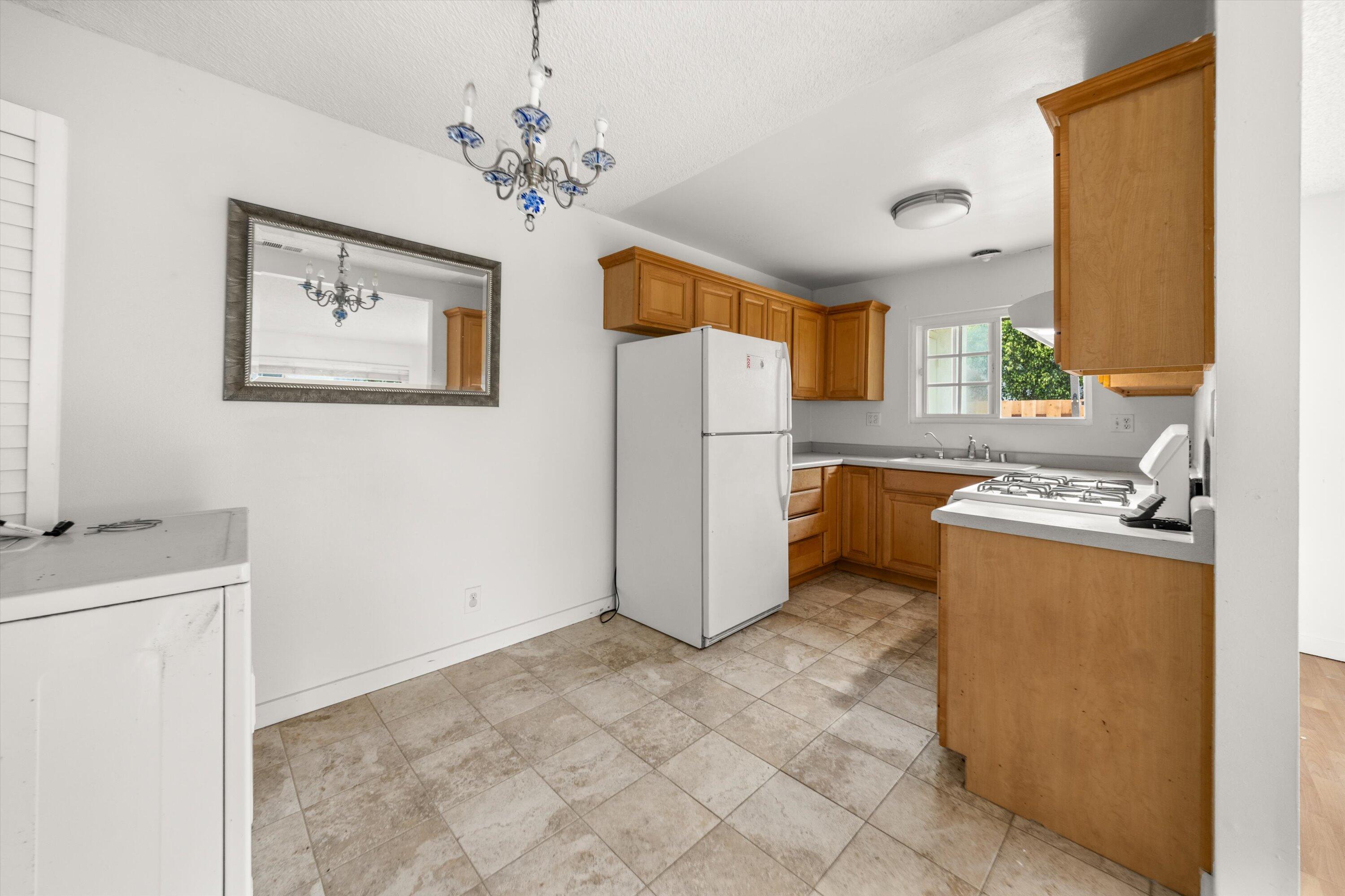 409 Northgate Drive, Unit A Goleta, CA 93117 - Photo 13 of 32 13-7L5A8368