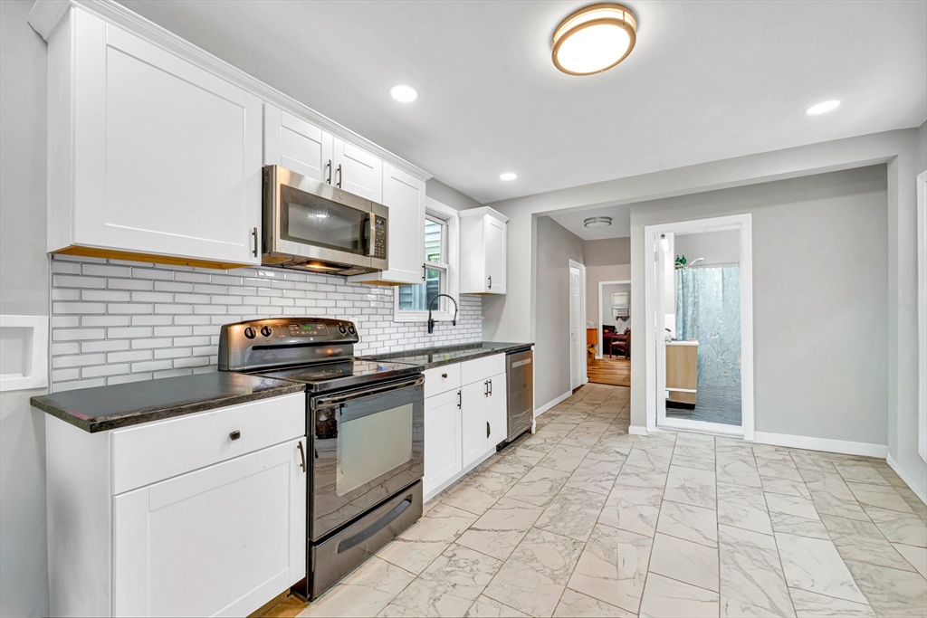 108 Marble Street Springfield, MA 01105 - Photo 2 of 23