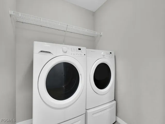 a close up view of a washer and dryer