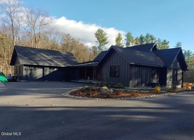 $988,000 | 50 Lincoln Mountain Road, Corinth, NY 12822