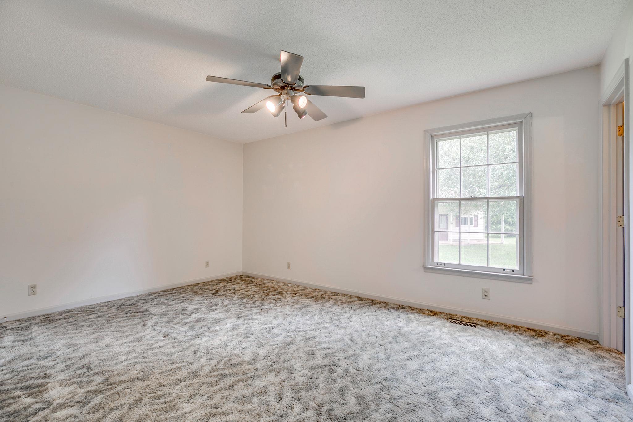 3596 Ridgefield Drive Murfreesboro, TN 37129 - Photo 16 of 24 View of another guest bedroom.