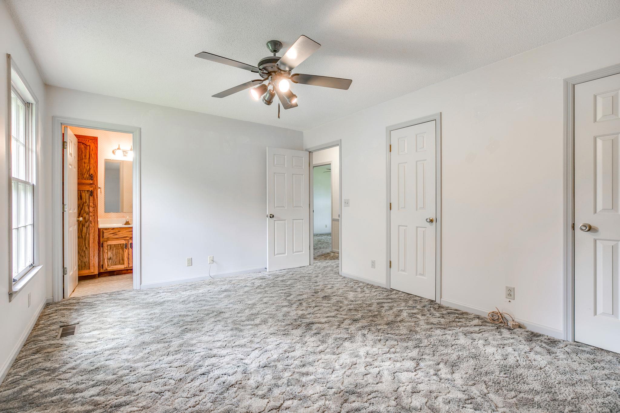 3596 Ridgefield Drive Murfreesboro, TN 37129 - Photo 18 of 24 Owner's suite.