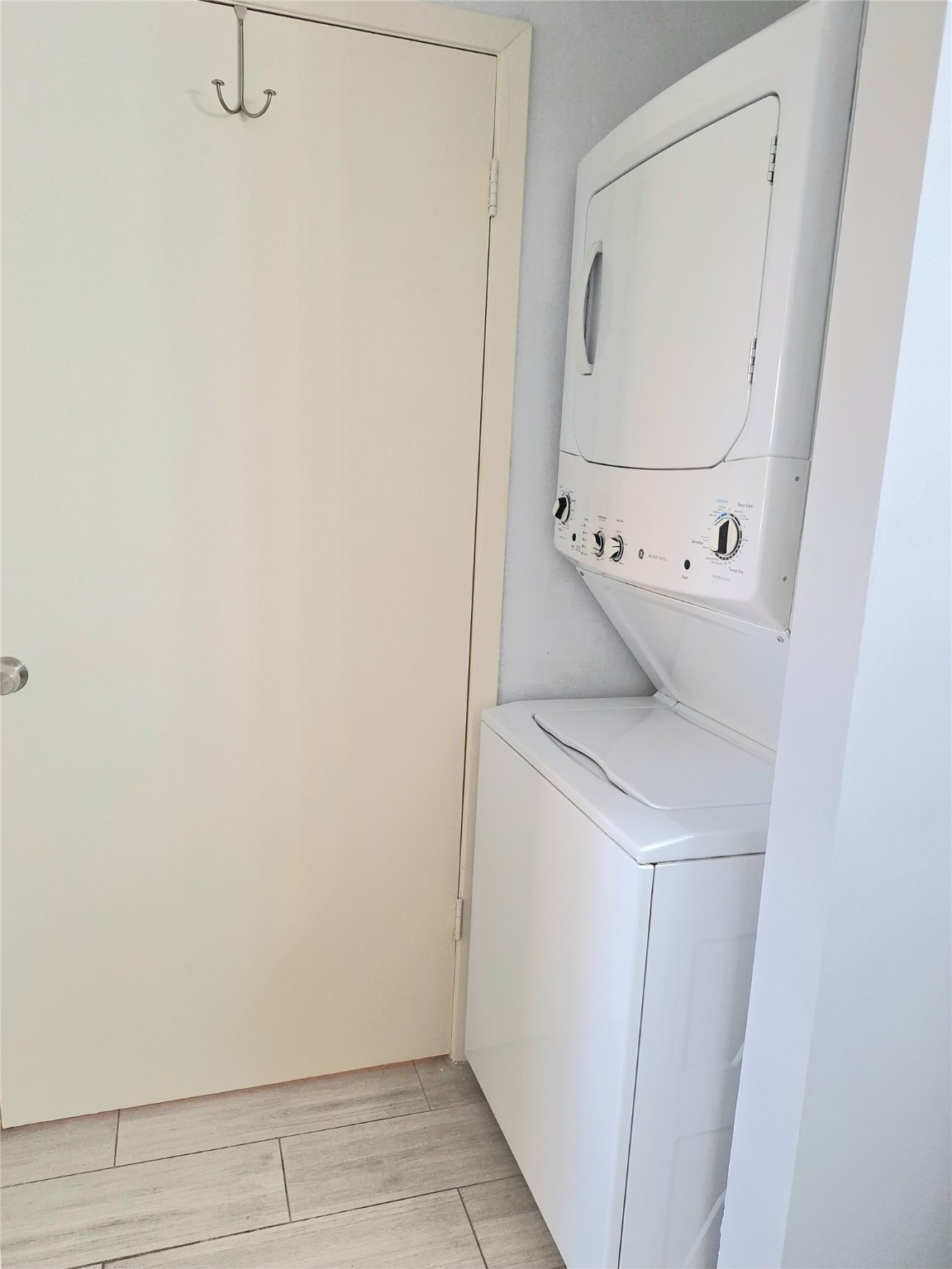 2800 Jeanetta Street, Unit 801 Houston, TX 77063 - Photo 11 of 18 a utility room with dryer and washer