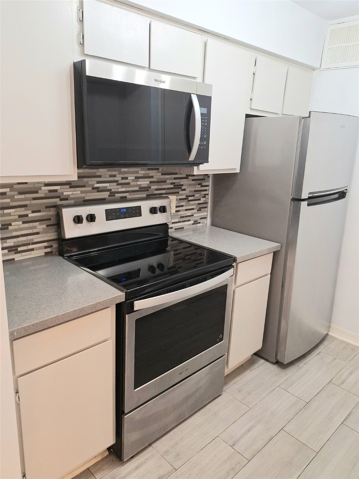 2800 Jeanetta Street, Unit 801 Houston, TX 77063 - Photo 3 of 18 a kitchen with a stove and a microwave